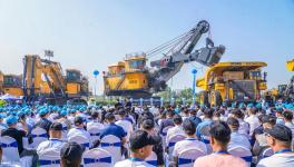 下線！交付！發(fā)車！徐工頂級“巨無霸”三箭齊發(fā)！